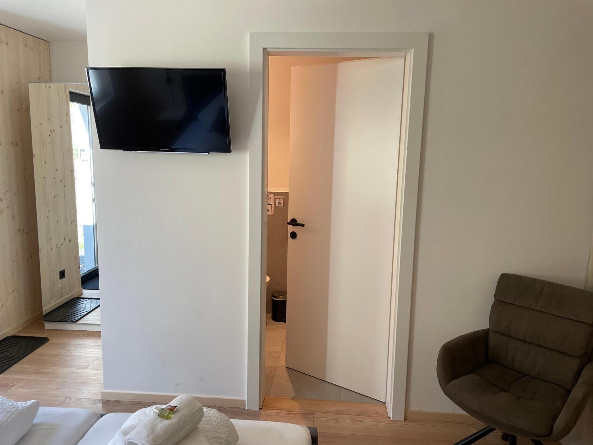 Waldblick - Neubau - Self-check-in - Kein Verkehr - Am Wald - Parkplaetze Vor Tuer - Or Double Appartement *
